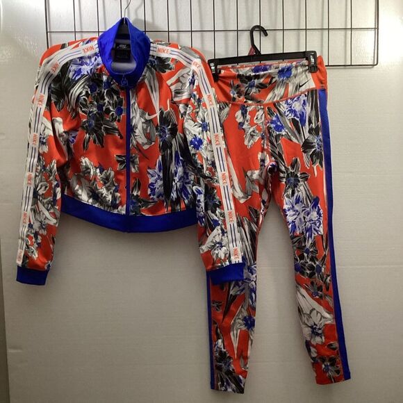 Nike Women M Hyper Femme Jacket and Leggings Set Track...